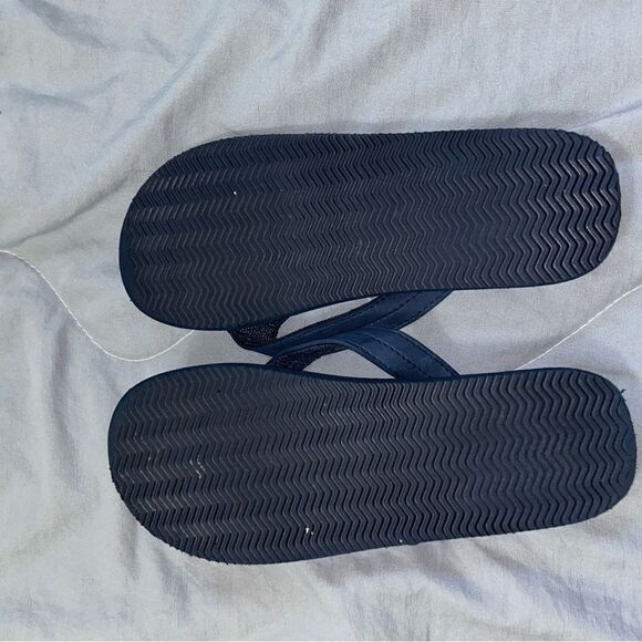 Boys size 2/3 blue Hawaiian flip flops - Picture 2 of 2